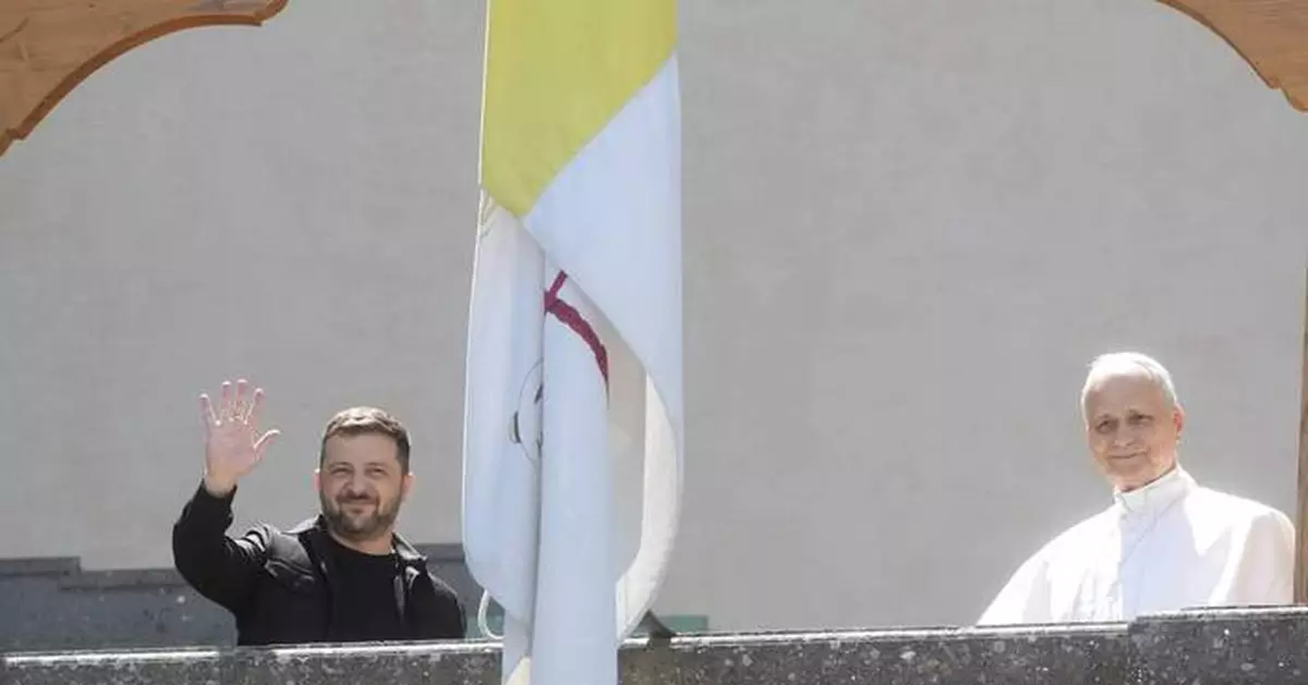 Ukraine's Zelenskyy meets with Pope Leo XIV. Both propose the Vatican as site for peace talks