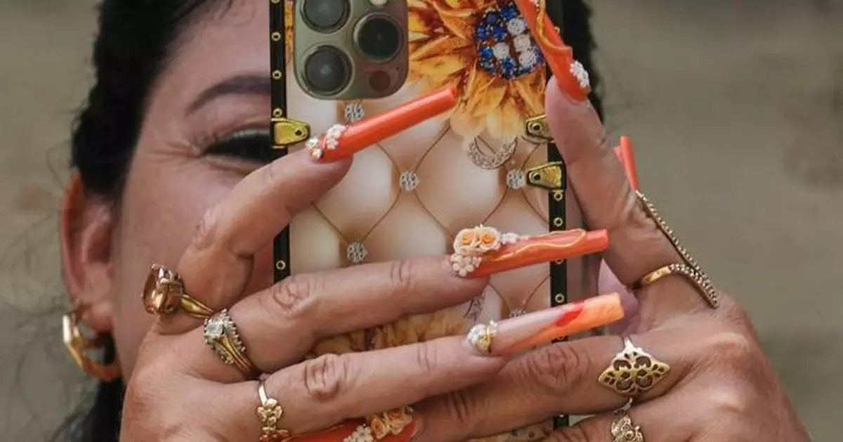 Photos of Cuban women embracing nail art as escape from economic crisis