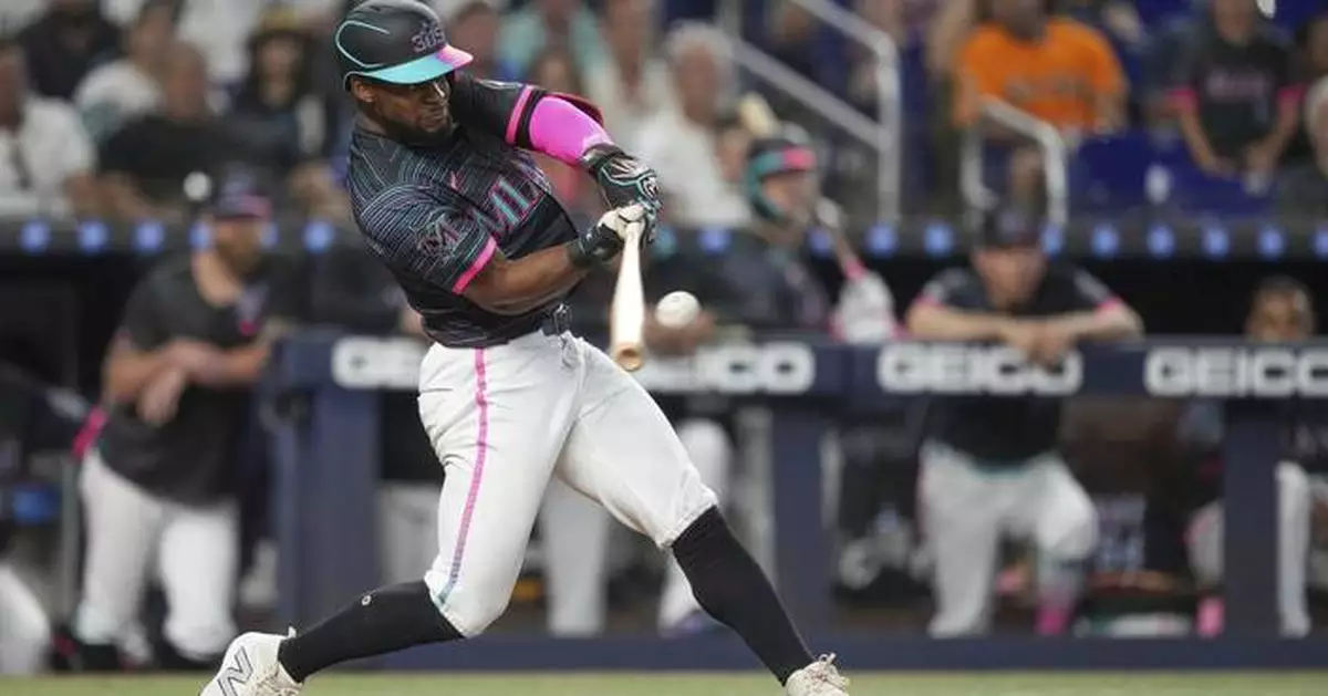 Otto López's tie-breaking two-run double in 8th lifts Marlins to 3-1 win over Royals