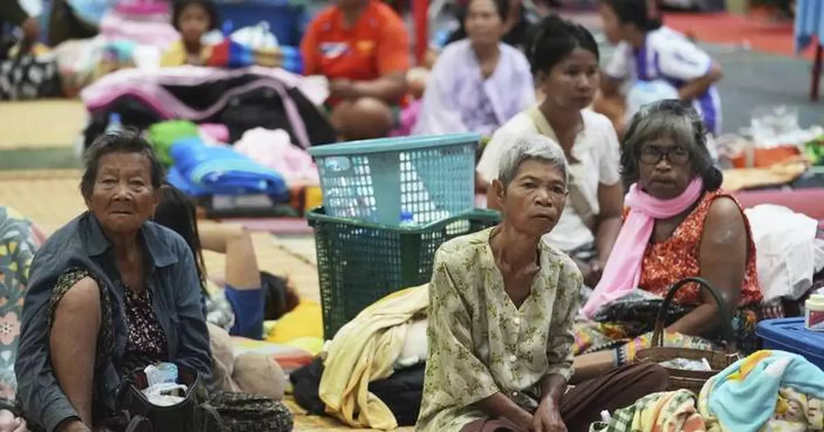 Tens of thousands flee their homes as Thailand and Cambodia clash