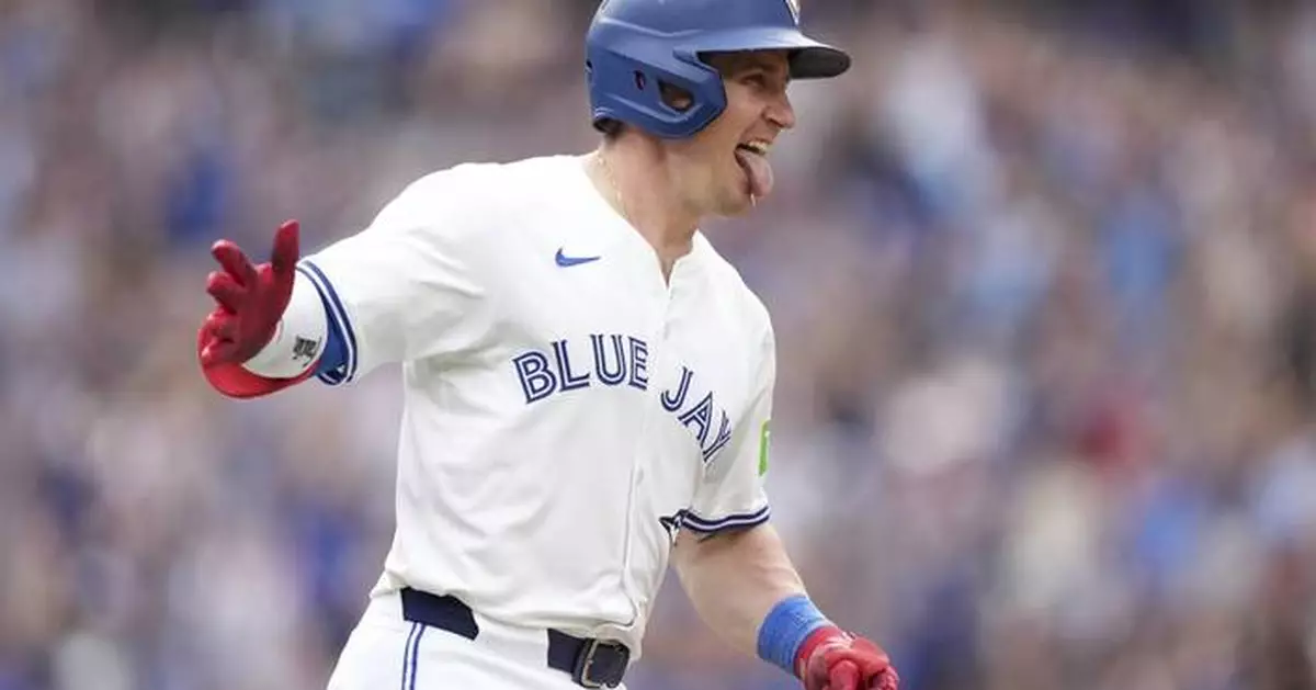 Blue Jays beat Giants 6-3 for ninth straight home win