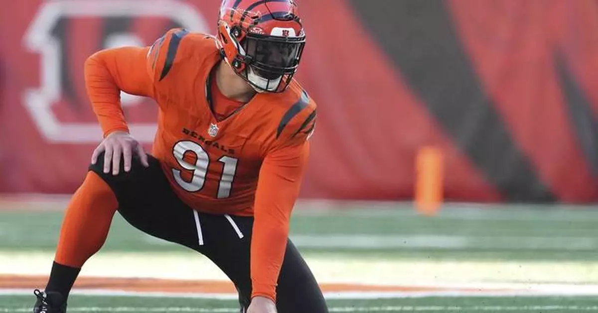 Trey Hendrickson returns to Bengals camp while contract talks continue