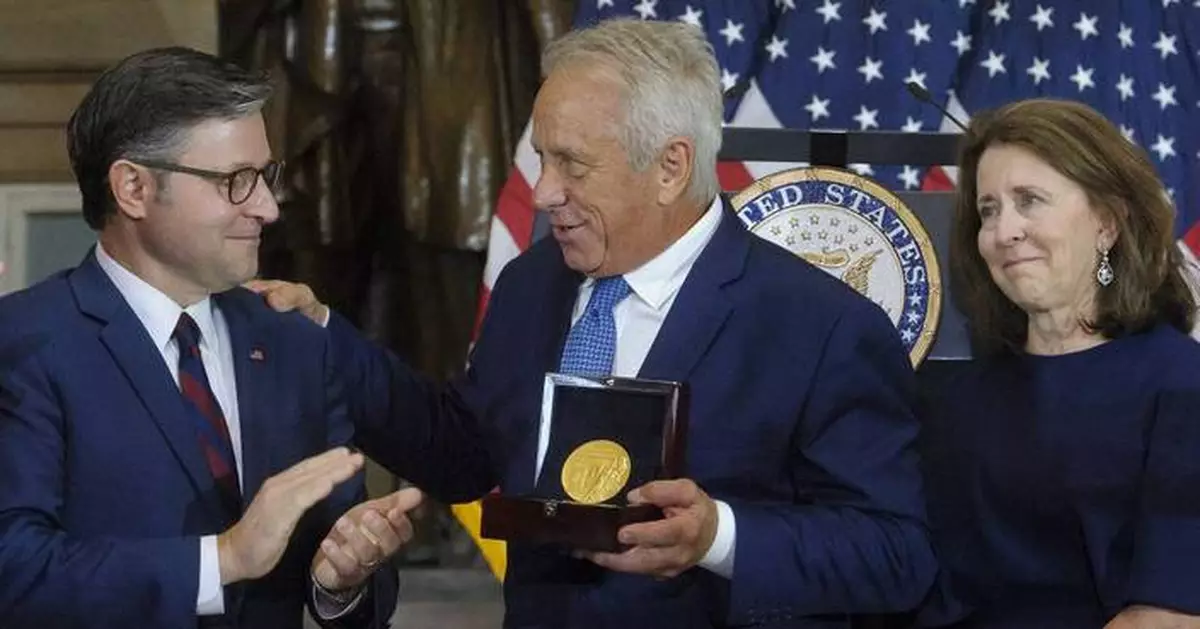 Cyclist Greg LeMond receives Congressional Gold Medal at Capitol ceremony
