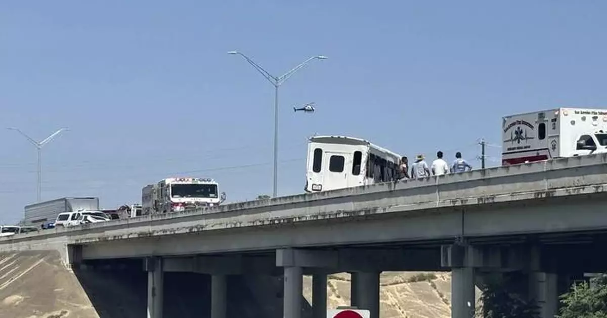 Police: 4 dead in a San Antonio crash involving a bus and a stolen vehicle