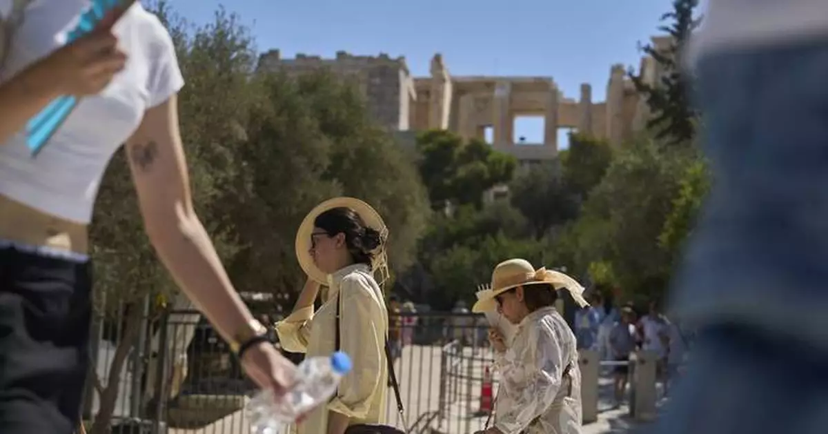 Greece shuts the Acropolis due to high temperatures