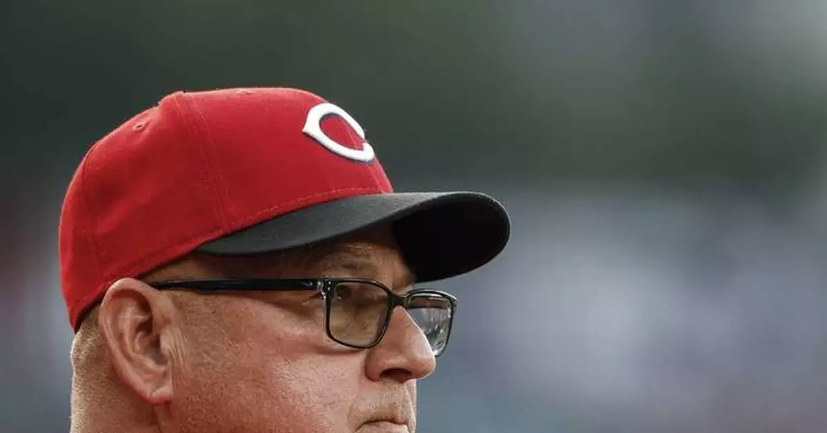 Francona and Cash's friendly feud continues with scoreboard prank