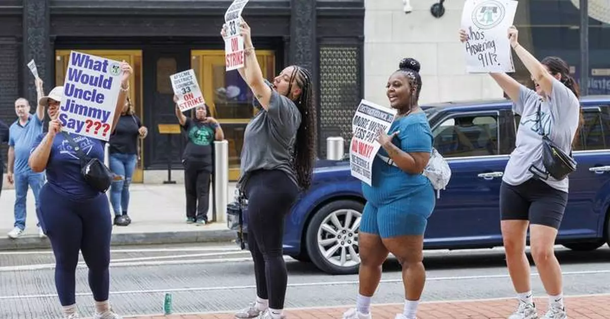 Negotiations resume in Philadelphia as thousands of city workers strike over wages, work conditions