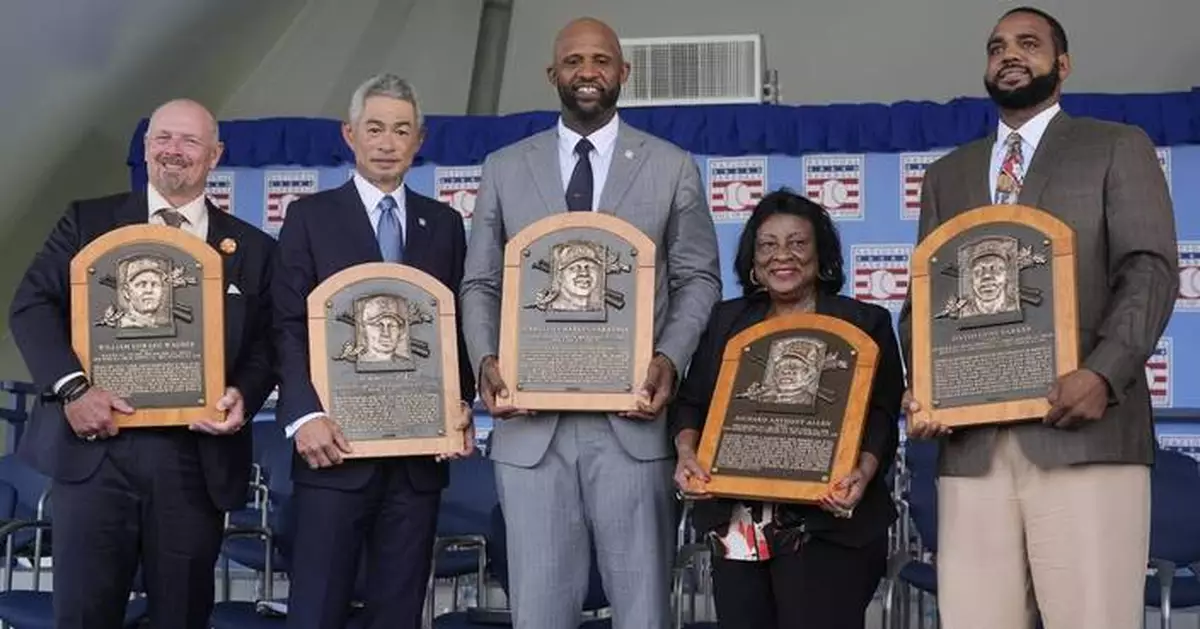 Ichiro Suzuki adds humorous touches to Hall of Fame induction ceremonies
