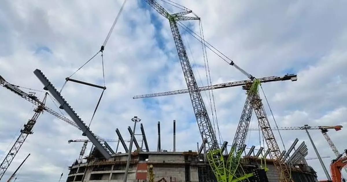 Zoomlion's Heavy-Duty Crawler Crane Supports Construction of Morocco's 2030 World Cup Stadiums