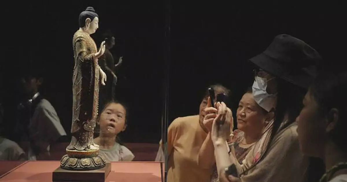 Xinhua Silk Road: Over 200 Dehua white porcelain masterpieces showcased in Shanghai for cultural promotion