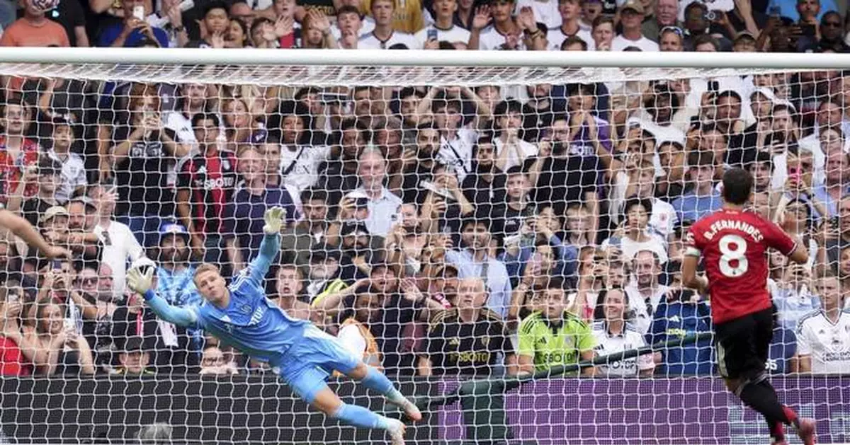 Bruno Fernandes stumbles into the referee and misses a penalty for Man United