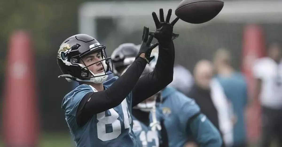 Welsh rugby star Louis Rees-Zammit giving up pro football and returning to the pitch