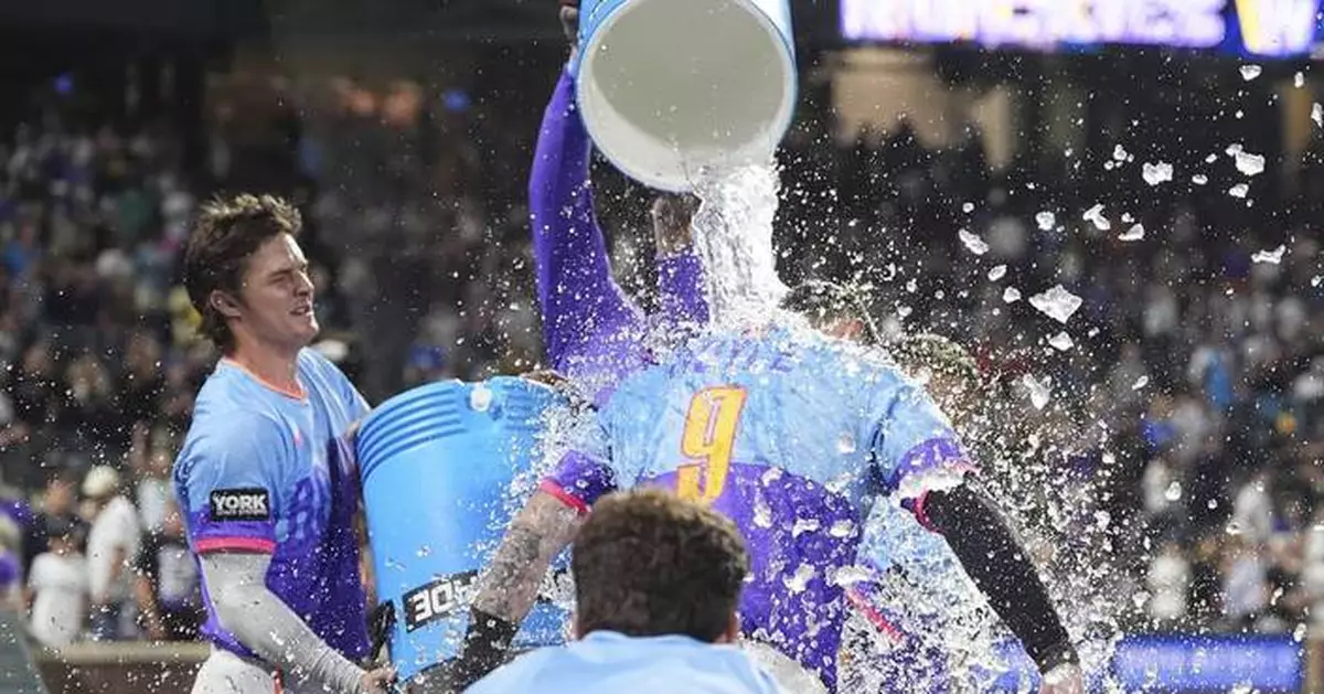 Rockies' stunning 17-16 comeback win over Pirates highlights huge night for offense across MLB