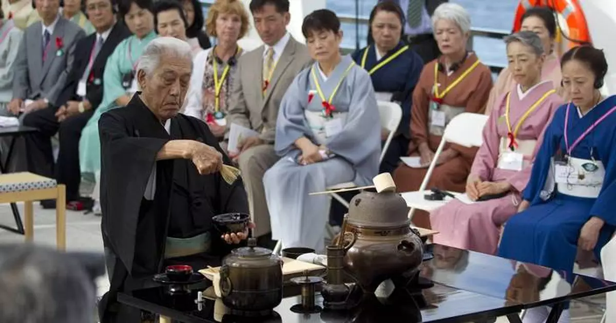 Genshitsu Sen, Japanese tea master and former Kamikaze pilot trainee, dies at 102