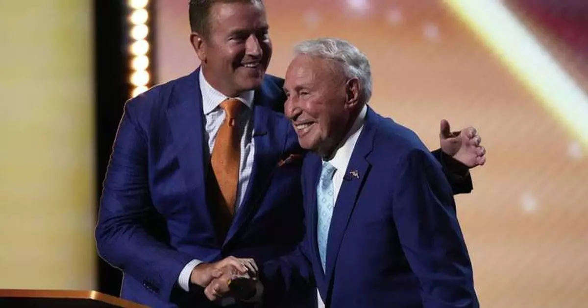 Lee Corso picks Ohio State over Texas in final 'College GameDay' appearance