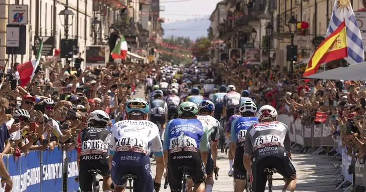 Jasper Philipsen wins sprint finish on opening stage of Spanish Vuelta