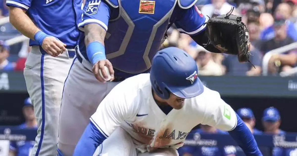 Royals score 5 runs in 10th, overwhelm Blue Jays 7-4