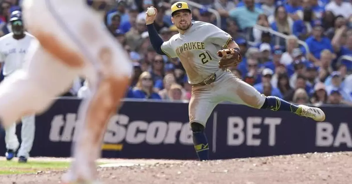 Chourio and Yelich hit back-to-back HRs off Hoffman in the ninth as the Brewers beat the Blue Jays