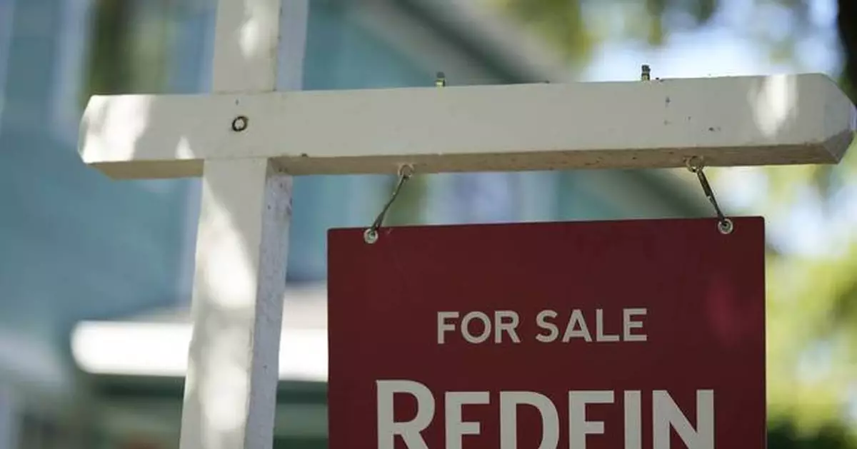 Average rate on a 30-year mortgage drops to lowest level since April