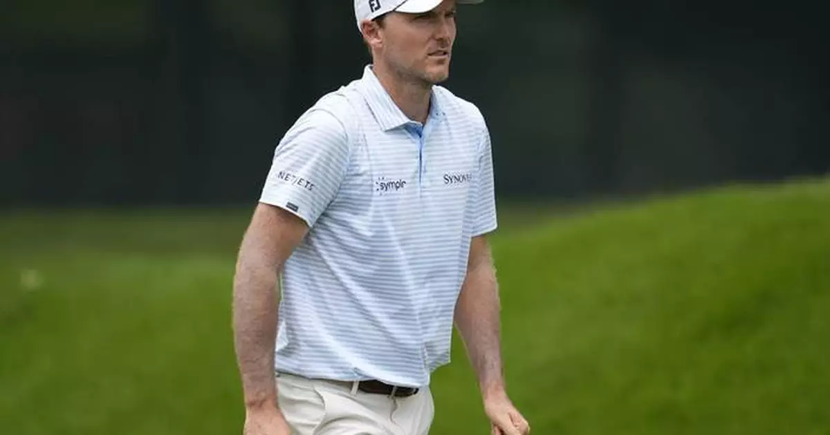 Russell Henley birdies last 3 holes for a 61 to lead Tour Championship over Scheffler