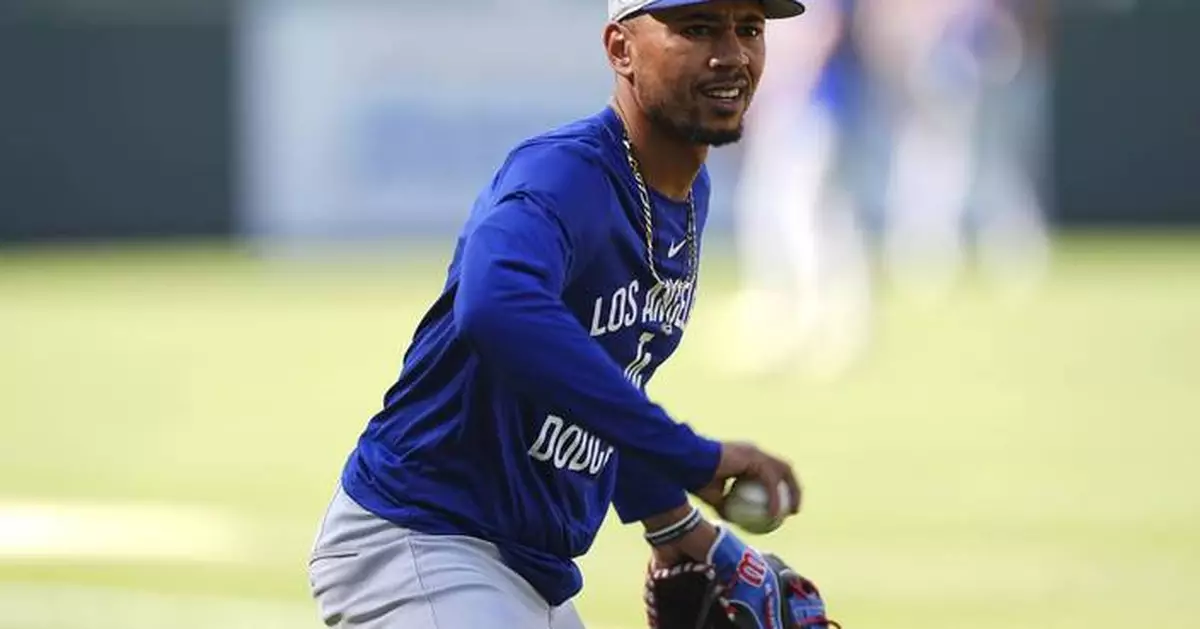 Betts staying at shortstop despite Dodgers' outfield struggles
