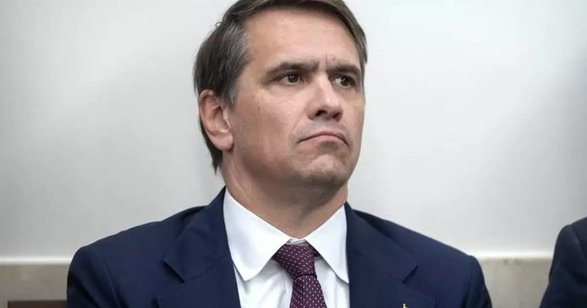 Epstein's former girlfriend told Justice Department she did not see Trump act in 'inappropriate way'