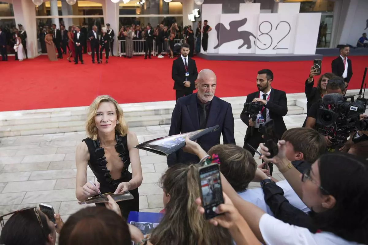Cate Blanchett signs autographs upon arrival for the opening ceremony and the premiere of the film 'La Grazia' during the 82nd edition of the Venice Film Festival in Venice, Italy, on Wednesday, Aug. 27, 2025. (Photo by Alessandra Tarantino/Invision/AP)