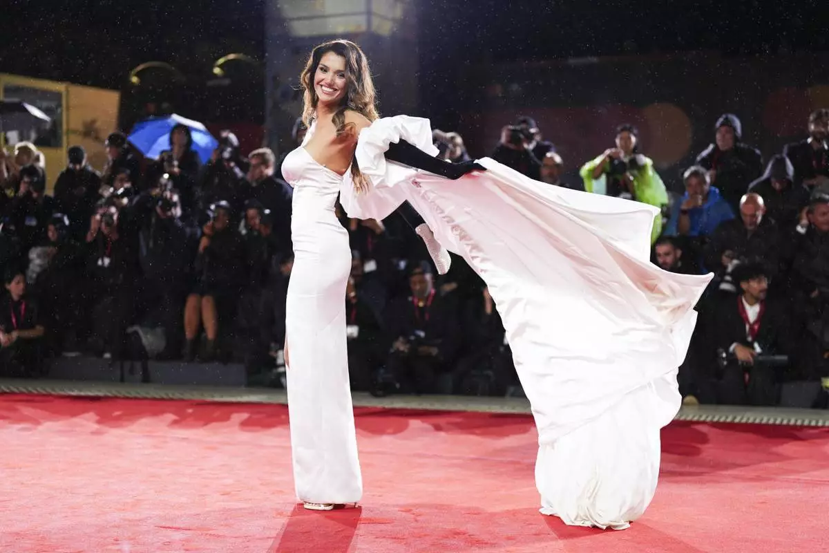 Loredana Salanta poses for photographers at the red carpet for the film 'Jay Kelly' during the 82nd edition of the Venice Film Festival in Venice, Italy, on Thursday, Aug. 28, 2025. (Photo by Scott A Garfitt/Invision/AP)