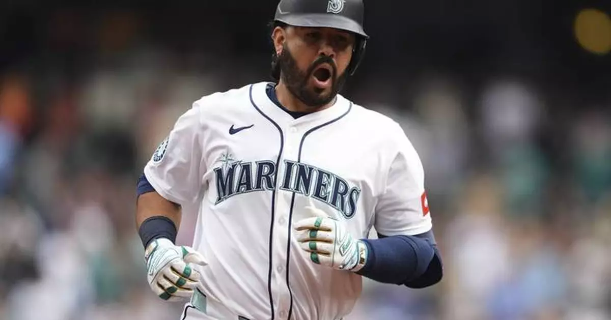 Suárez hits 3-run homer and Mariners beat Padres 4-3 to win series