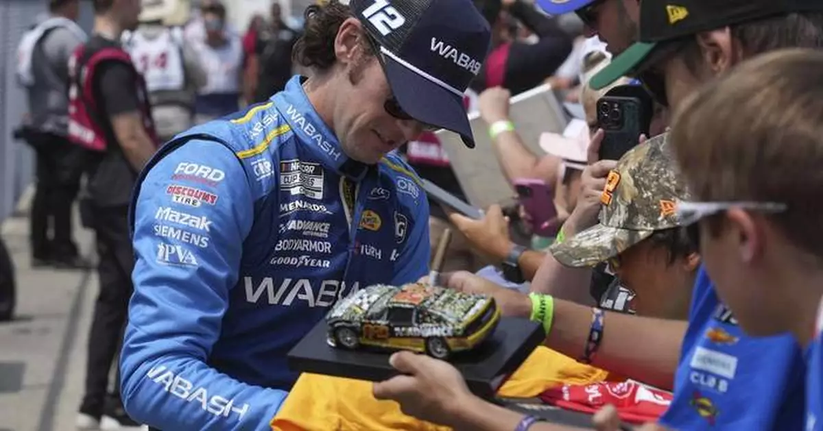 Ryan Blaney knocks off Shane van Gisbergen for pole at Watkins Glen