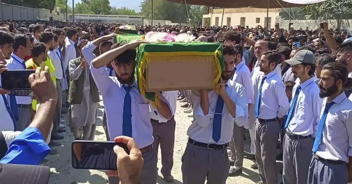 Massive mudslide kills 7 volunteers repairing flood damage in northern Pakistan