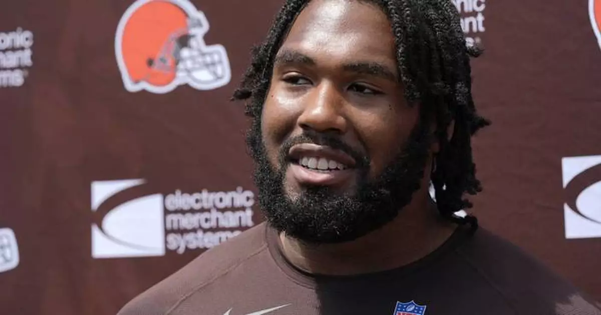 Jets trade for nose tackle Phillips from Vikings, AP source says, after acquiring Briggs from Browns