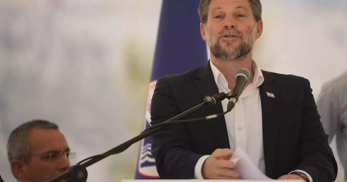 Israel announces a settlement project that critics say will effectively cut the West Bank in two