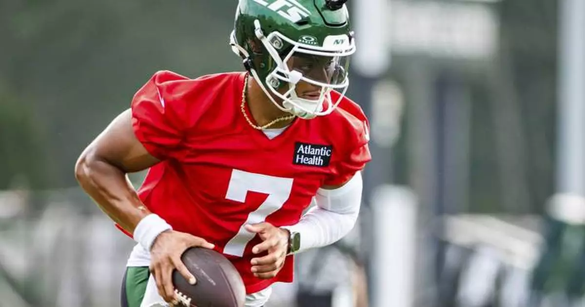 Justin Fields says Jets' offense is improving despite recent struggles in training camp