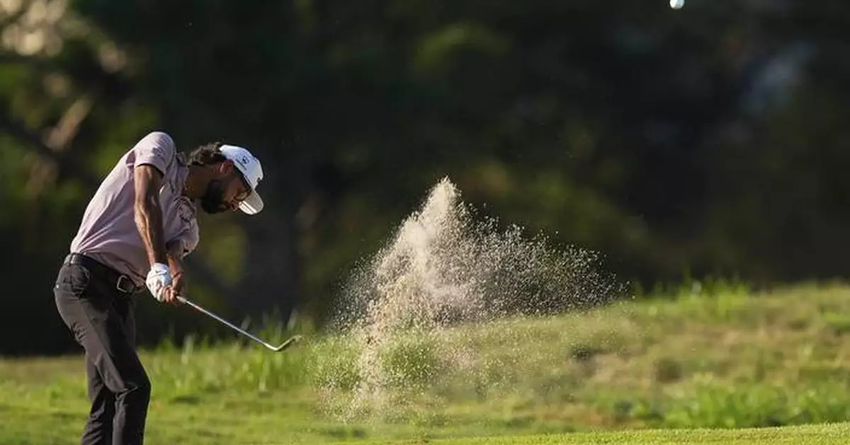 Akshay Bhatia shoots career-best 62 to lead in Memphis. Scheffler is 5 back