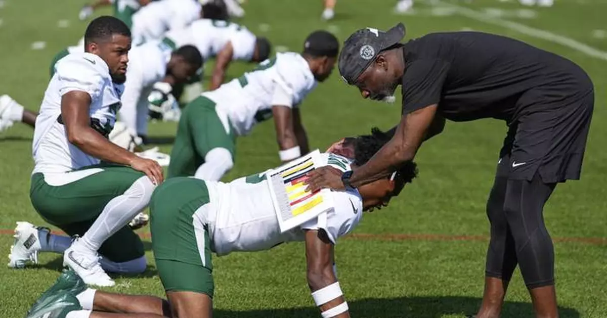 No coaches allowed: Aaron Glenn had his players lead a recent Jets walkthrough practice