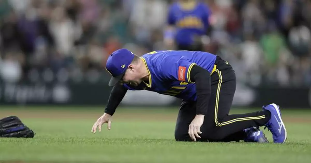 Mariners reliever Trent Thornton carted off field after injury coming off mound in 9th inning