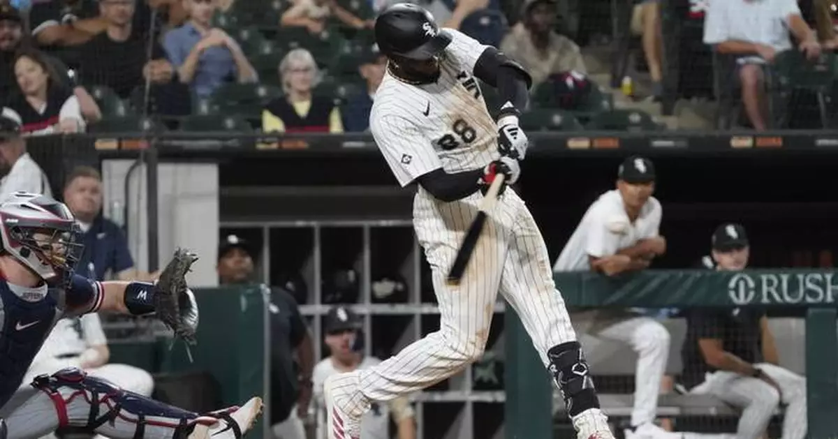 White Sox center fielder Luis Robert Jr. leaves game vs. Royals due to left hamstring soreness