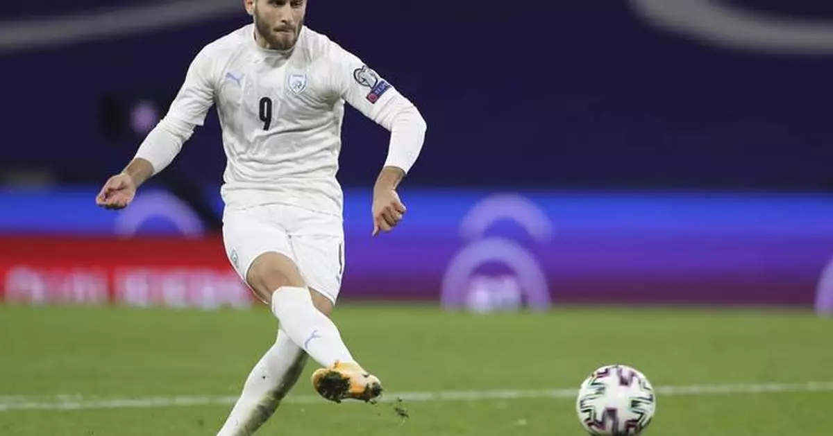 German soccer club defends pulling out of buying Israeli player Shon Weissman over his Gaza posts