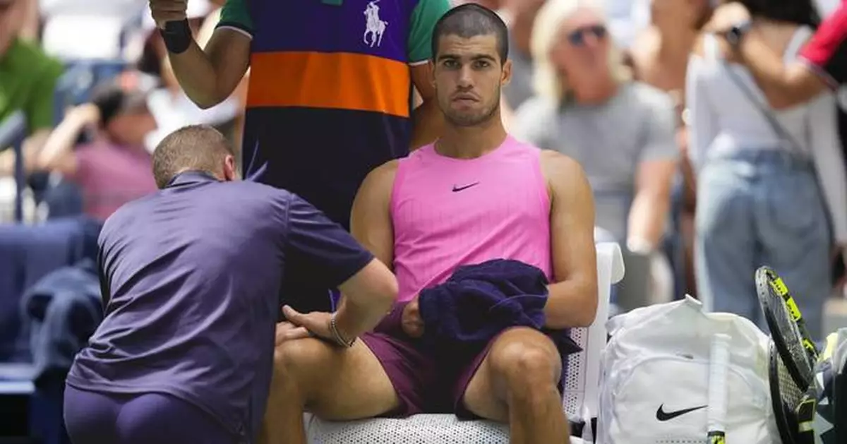 Carlos Alcaraz's brief knee problem at the US Open doesn't slow him down in a win