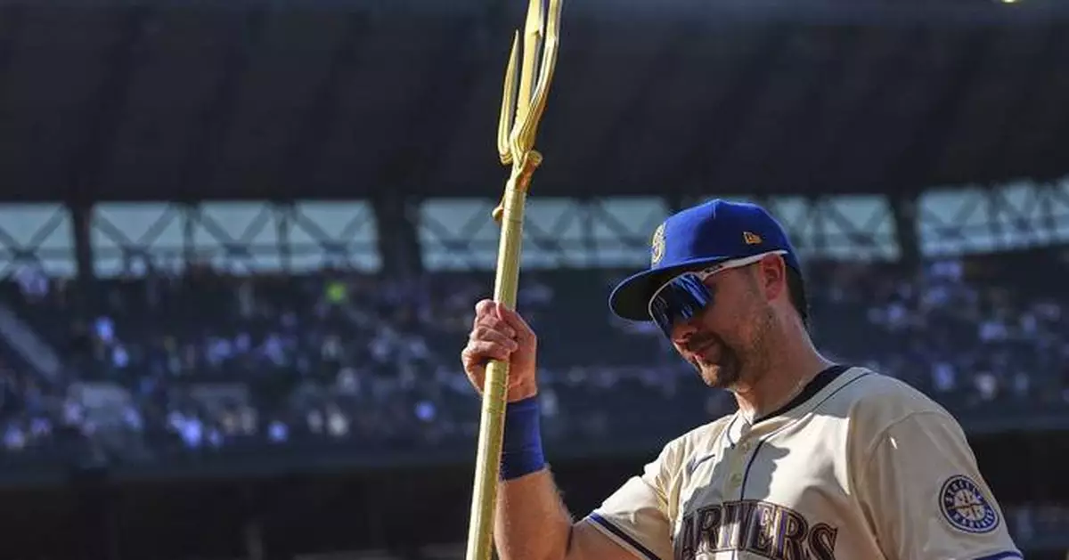 Cal Raleigh hits 50th homer, joining Mickey Mantle as switch-hitters to reach mark