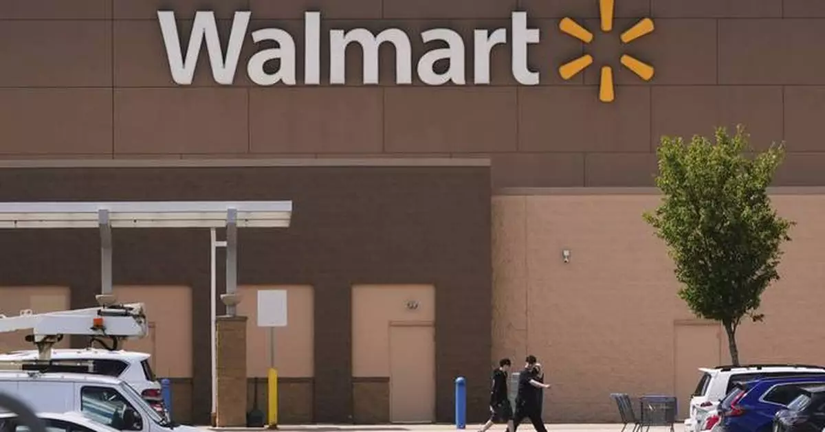 Tariffs aren't keeping Walmart from attracting shoppers and outpacing Target