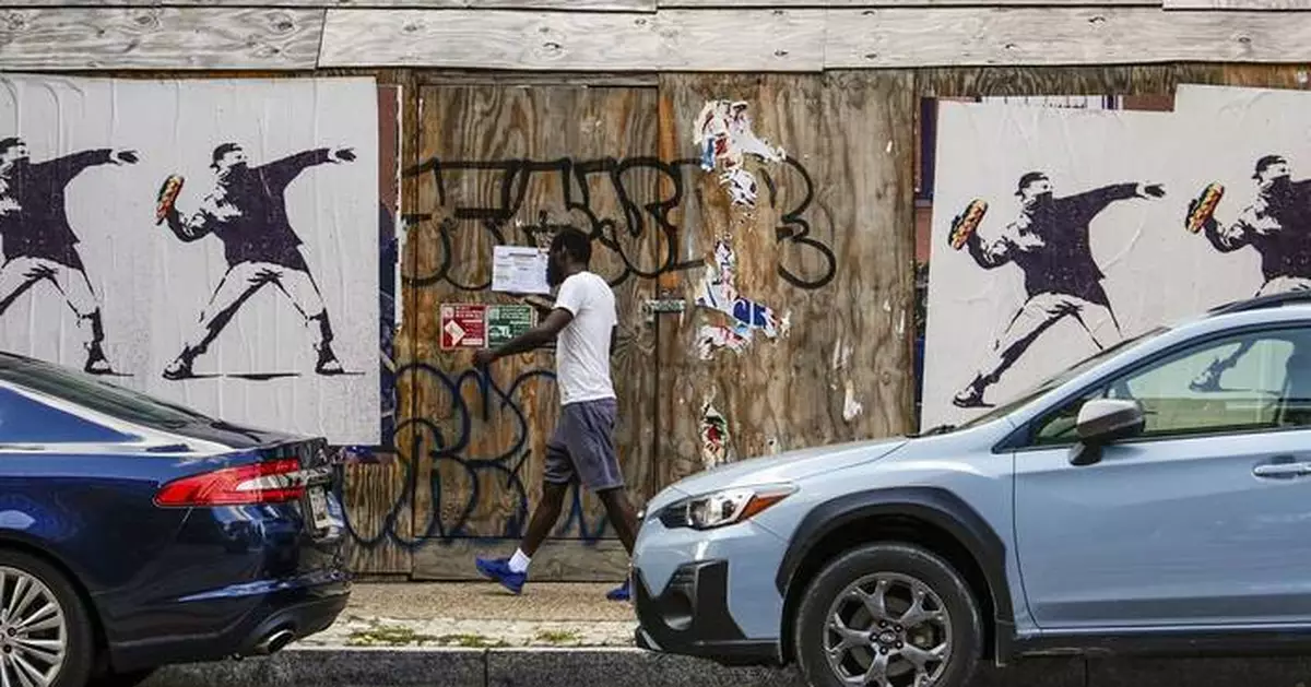 DC man seen throwing sandwich at agent charged with misdemeanor after grand jury declines indictment