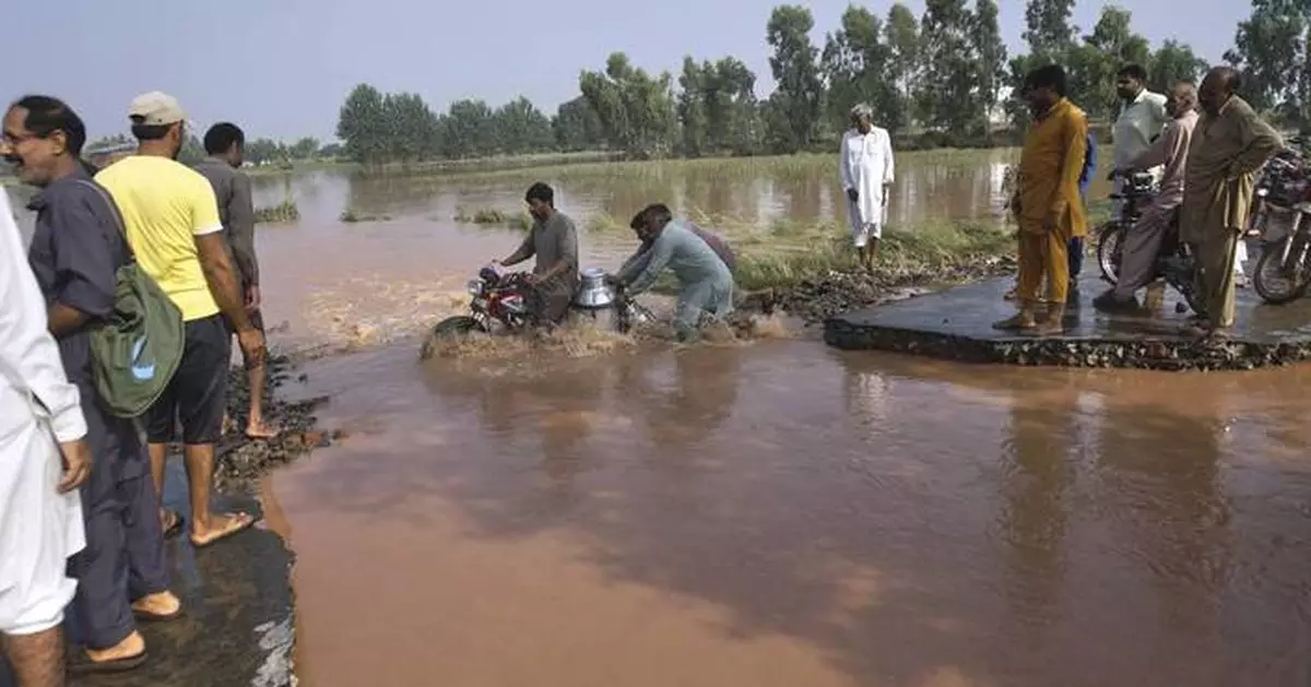 Pakistan races to evacuate tens of thousands stranded by floods in Punjab