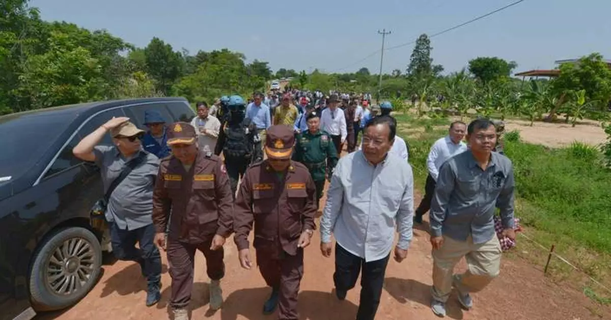 Thailand returns 2 wounded soldiers to Cambodia but continues to hold 18 of their comrades