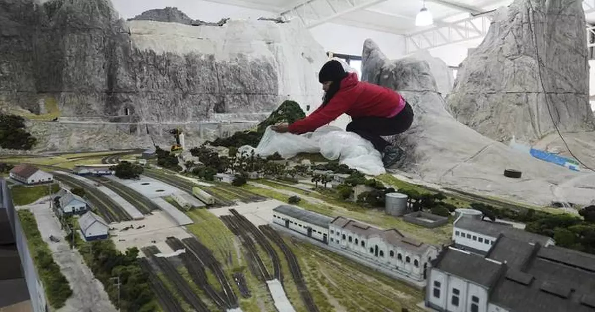 In a miniature world, climate change and environmental issues loom large