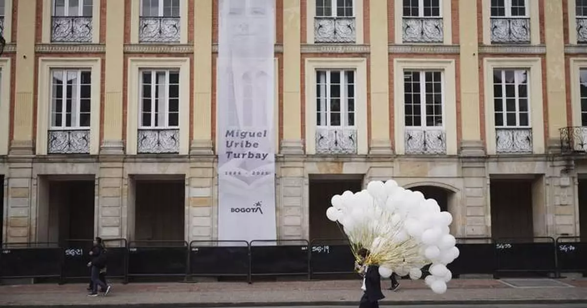 Colombians bid farewell to presidential hopeful Uribe after shooting at political rally