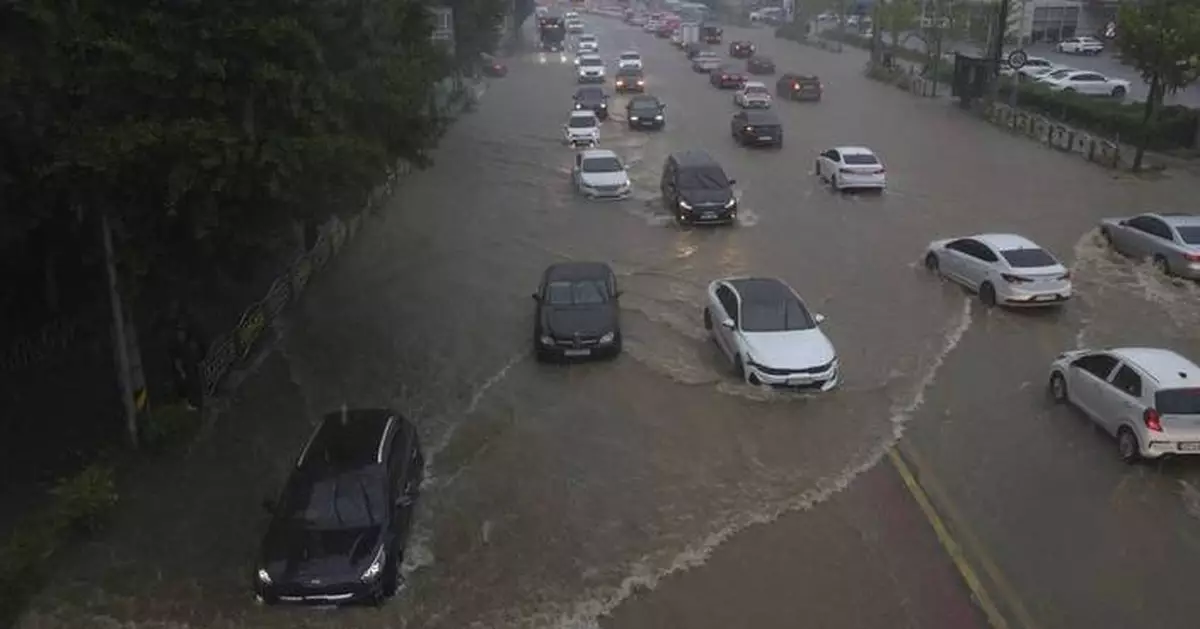 Heavy rain begins to slow in South Korea's capital region after leaving 1 person dead