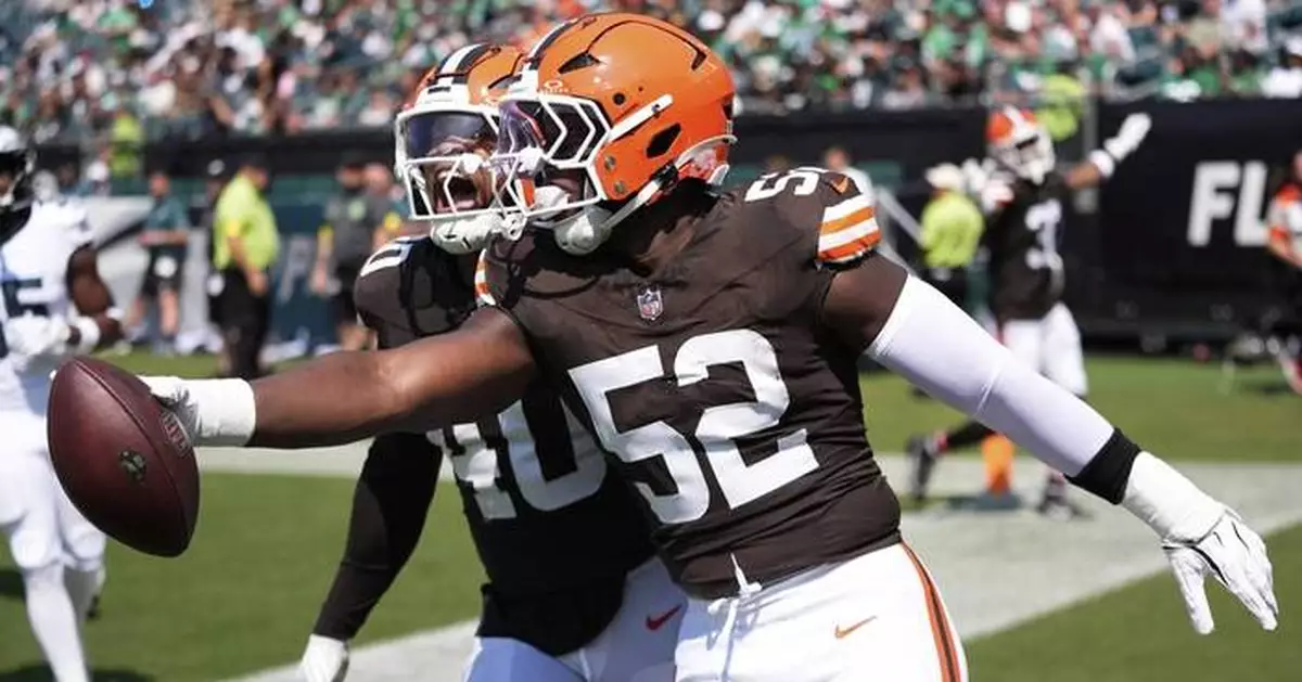 K.J. Henry's pick-6 leads Browns to win over Eagles in preseason game with Shedeur Sanders sidelined