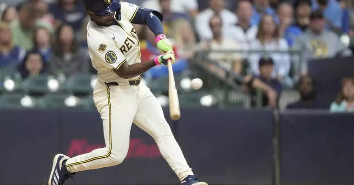 Monasterio and Durbin homer in the Brewers' 7-5 victory over the Diamondbacks
